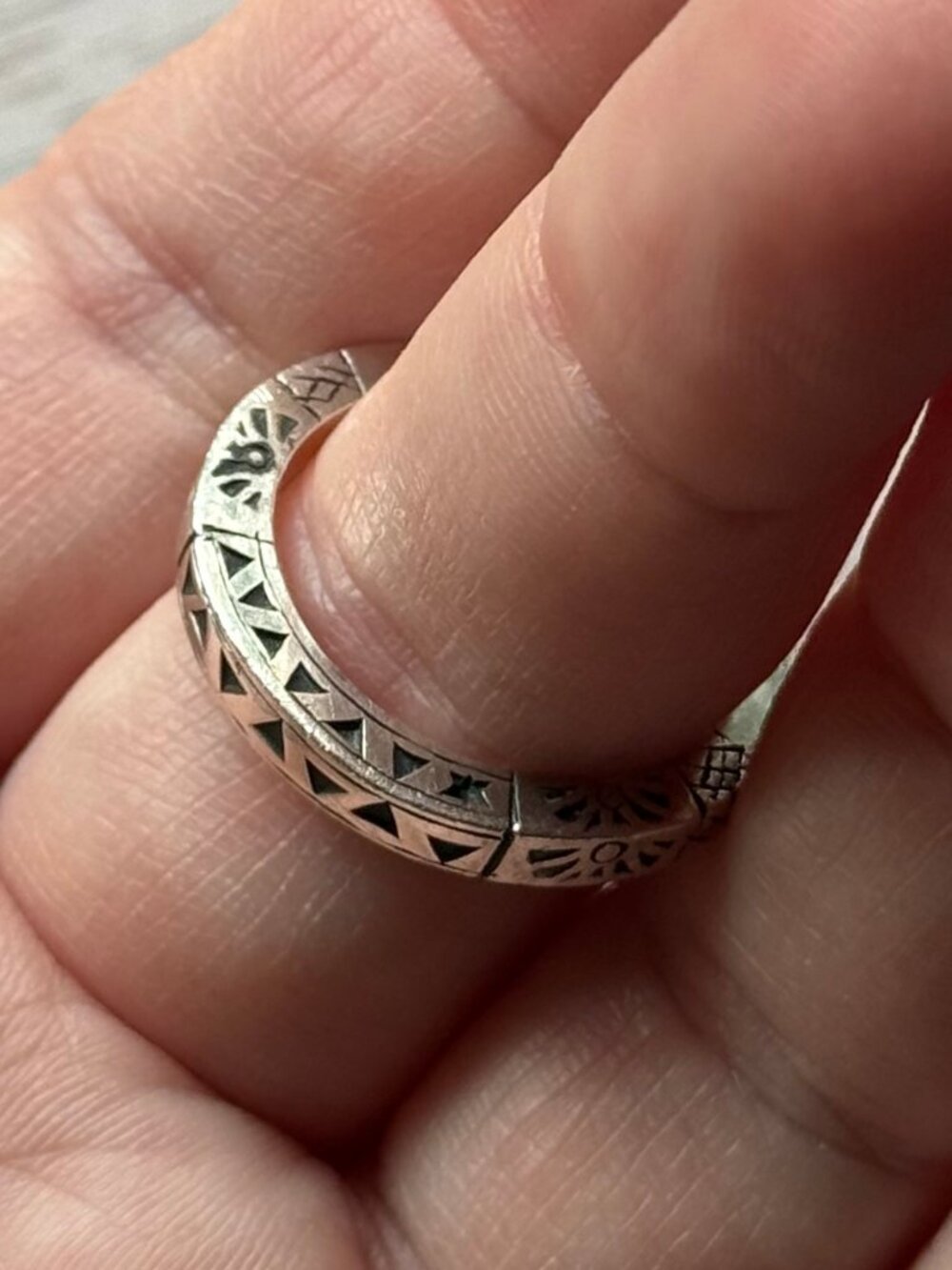 Vintage Southwestern Sterling Silver Stamped Ring with Triangle and Sun Motif - Picture 4 of 6